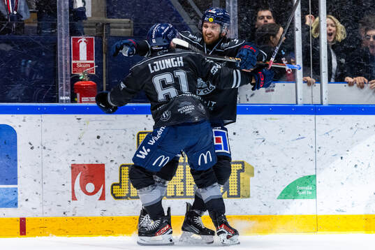 Linköpings Robin Kovacs jublar