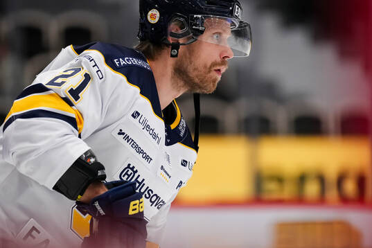HV71s Mattias Tedenby före ishockeymatchen i SHL mellan
