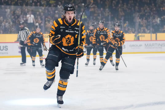 Skellefteås Jonathan Pudas jublar