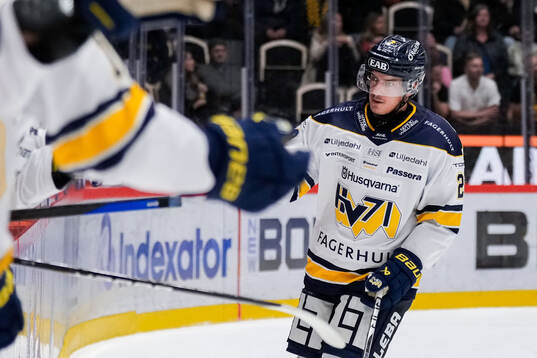 HV71s Andre Petersson jublar