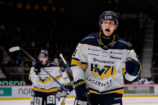 HV71s Henrik Borgström jublar