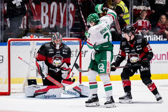 Malmö Redhawks målvakt Marek Langhamer och Rögles Henry