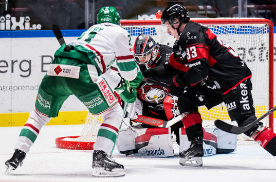 Malmö Redhawks målvakt Marek Langhamer och Rögles Henry