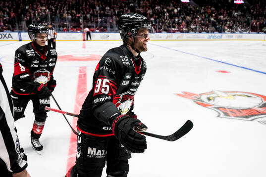Malmö Redhawks Carl Persson jublar