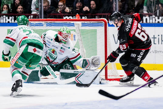 Rögles målvakt Arvid Holm och Malmö Redhawks Fredrik