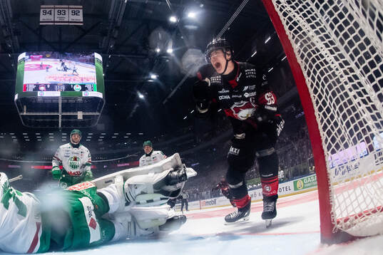 Malmö Redhawks Fredrik Händemark jublar