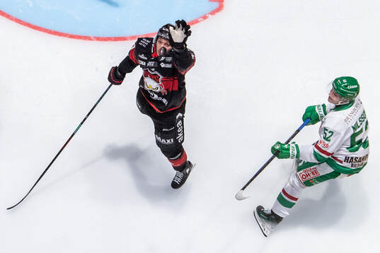 Malmö Redhawks Jakub Galvas och Rögles Felix Nilsson
