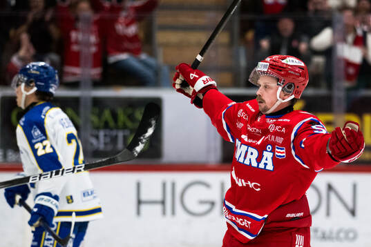 Timrås Jonathan Dahlén jublar