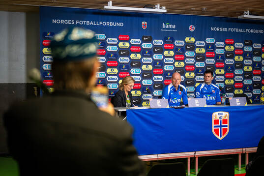 Head coach Ståle Solbakken and press officer Morten