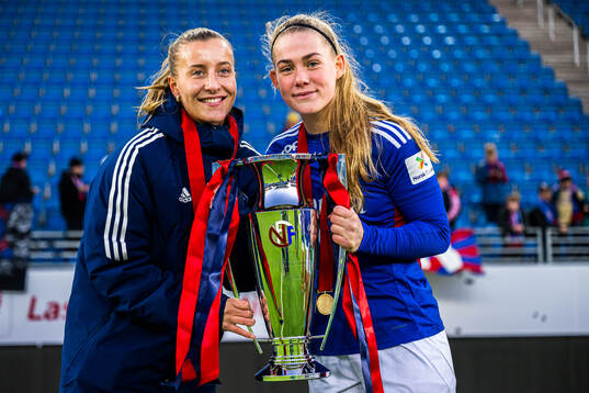 Stine Brekken and Sædis Run Heidarsdottir of Vålerenga