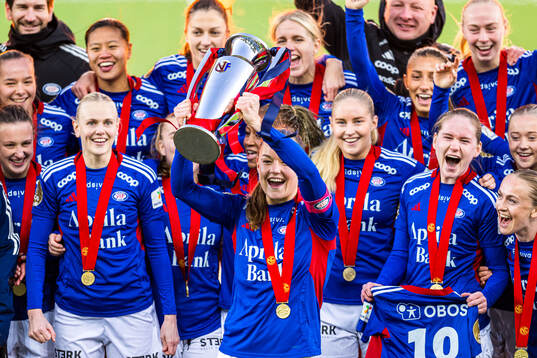 Janni Thomsen of Vålerenga celebrates with the trophy