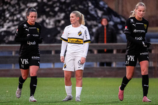 AIKs Emelie Jansson och Anna Oskarsson deppar