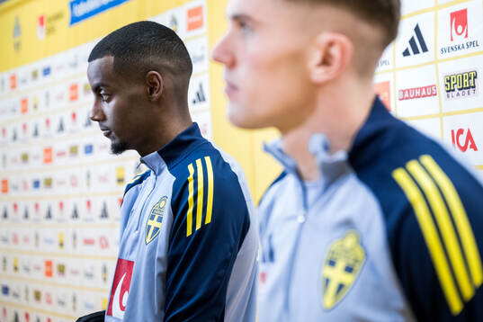 Alexander Isak and Viktor Gyökeres of Sweden