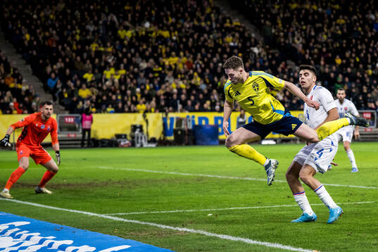 Gabriel Gudmundsson of Sweden and Adam Obert of Slovakia