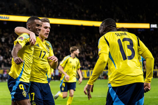 Alexander Isak and Viktor Gyökeres of Sweden celebrate 2-1