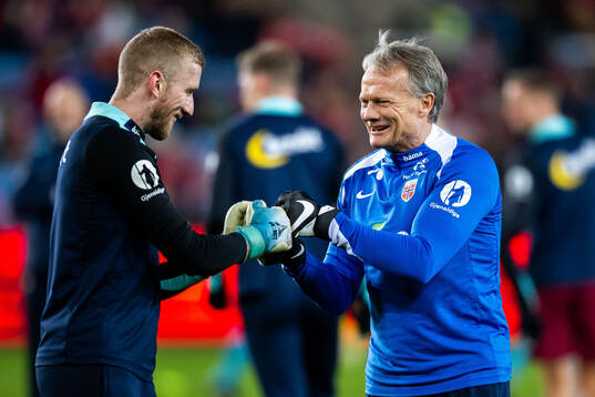 Goalkeeper Egil Selvik and goalkeeper coach Frode Grodås