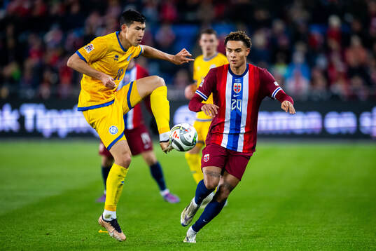 Baktiyor Zainutdinov of Kazakhstan and Antonio Nusa of