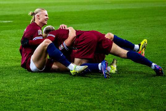 Erling Braut Haaland of Norway celebrates 1-0 with teammates