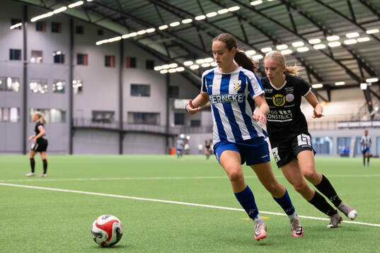 IFK Göteborgs Edith Adolfsson och Uppsalas Melinda Mattsson