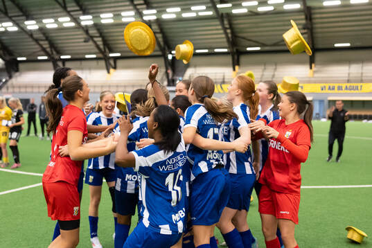 IFK Göteborgs spelare jublar