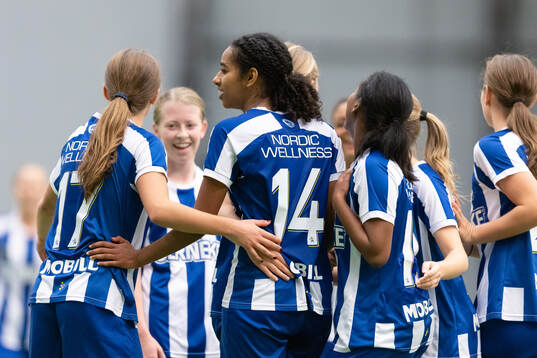 IFK Göteborgs Josan Semere Melake jublar med lagkamrater