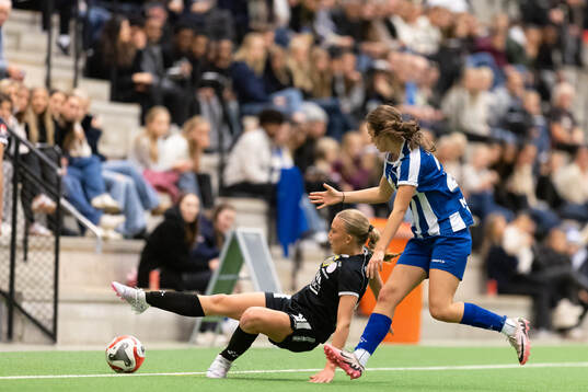 Uppsalas Thindra Mattsson och IFK Göteborgs Edith Adolfsson