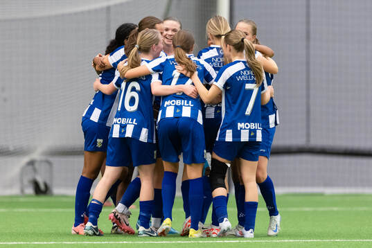 IFK Göteborgs Josan Semere Melake jublar med lagkamrater