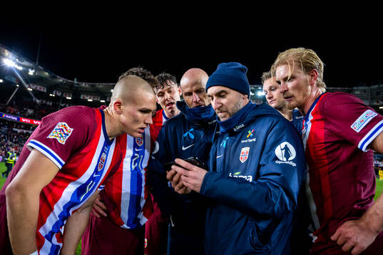 Leo Østigård, Jørgen Strand Larsen, head coach Ståle