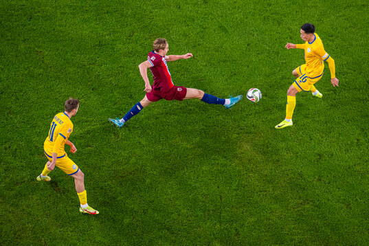 Kristian Thorstvedt of Norway and Yerkin Tapalov of