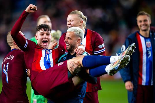 Jørgen Strand Larsen and Aron Dønnum of Norway celebrate