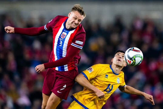 Stian Gregersen of Norway and Baktiyor Zainutdinov of