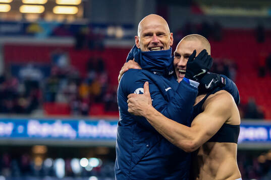 Head coach Ståle Solbakken and Leo Østigård of Norway