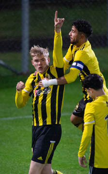 IFK Hässleholms Linus Roslund 1-0 och jublar i kvalmatchen