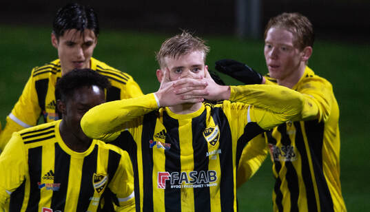 IFK Hässleholms Linus Roslund gör segermålet och jublar