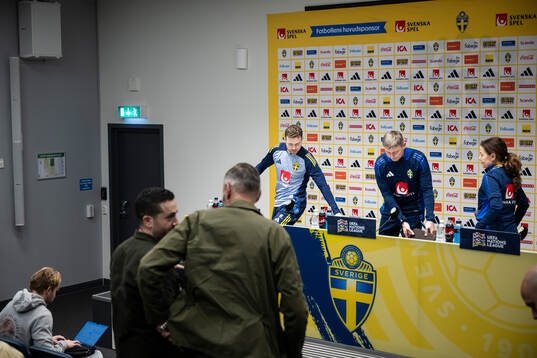Gabriel Gudmundsson, head coach head coach Jon Dahl