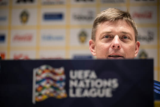 Head coach Jon Dahl Tomasson of the Swedish men's national