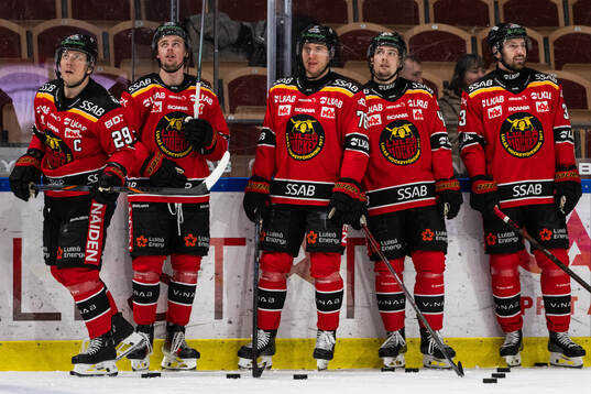 Luleås Anton Levtchi med lagkamrater
