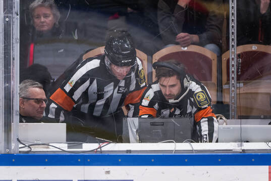 Domare Christoffer Holm och domare Mattias Enroth