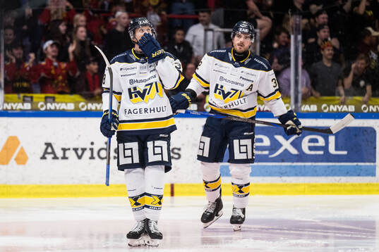 HV71s Olle Alsing och Oscar Engsund deppar