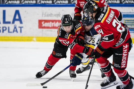 Luleås Einar Emanuelsson och HV71s Radan Lenc