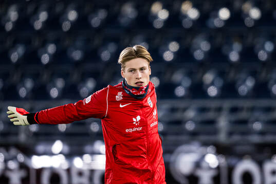 Sander Tangvik of Norway warms up