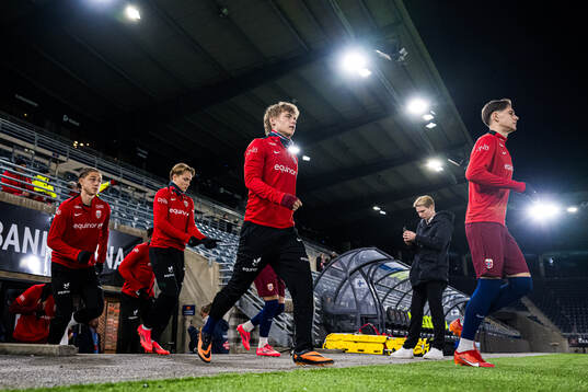 Isak Hansen-Aarøen of Norway warms up