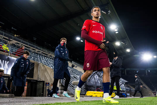 Fredrik Oppegård of Norway warms up