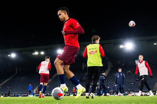 Fredrik Oppegård of Norway warms up