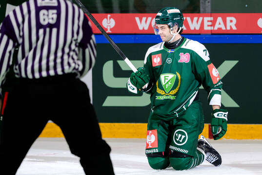 Viktor Lodin of Färjestad celebrates