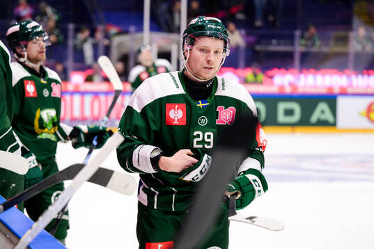 Oscar Steen of Färjestad looks dejected