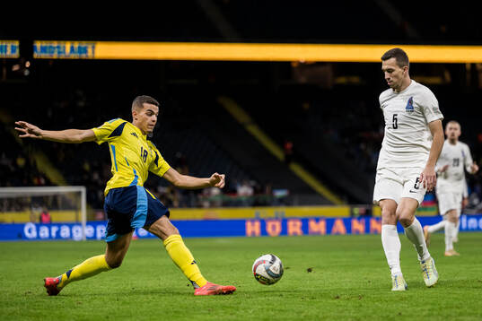Yasin Ayari of Sweden and Joshgun Diniyev of Azerbaijan
