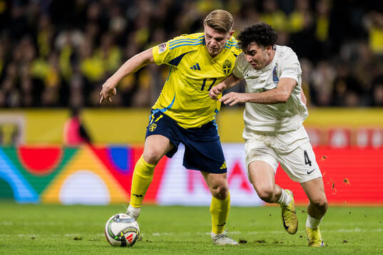 Viktor Gyökeres of Sweden and Anton Krivotsyuk of