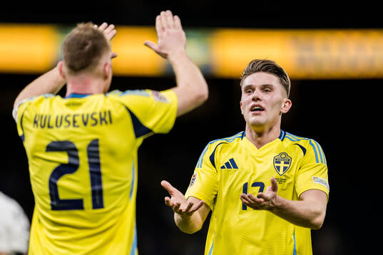 Viktor Gyökeres of Sweden celebrates with Dejan Kulusevski