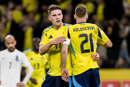 Viktor Gyökeres and Dejan Kulusevski celebrate